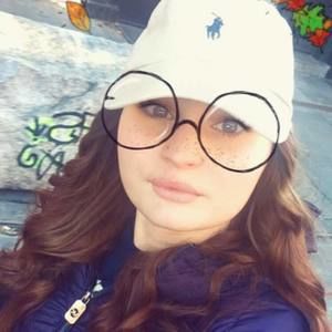 Meet your Posher, Alicia